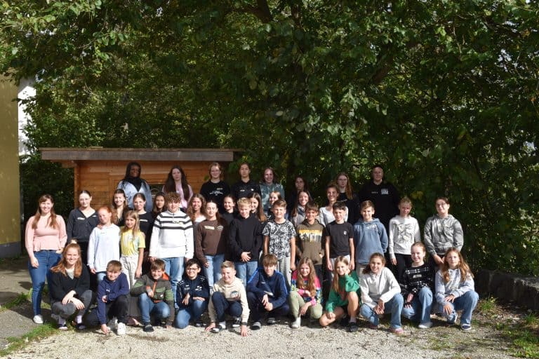 SMV-Mitglieder posieren als Gruppe für die Kamera