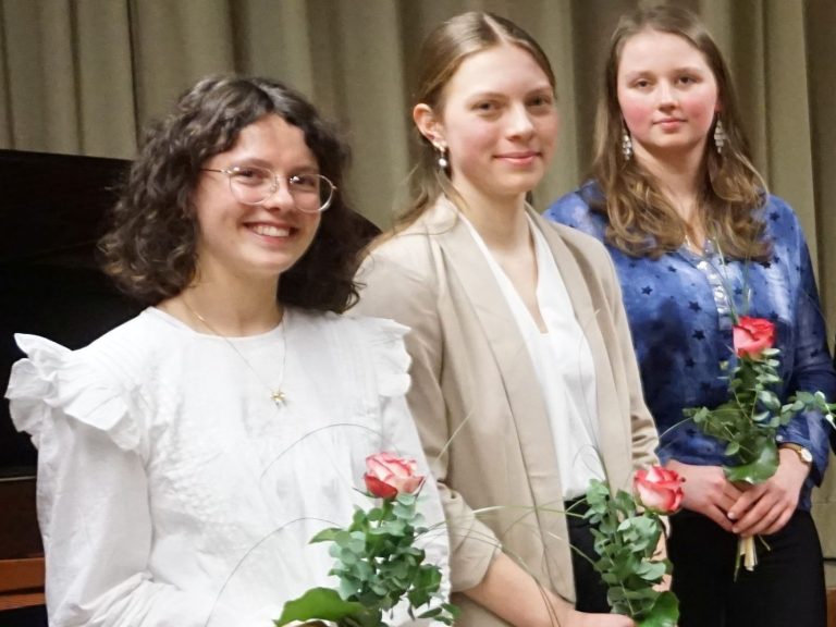 Schülerinnen des LF Musik und weitere musikbegabte Schülerinnen