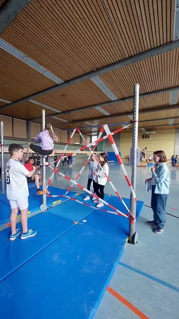 Schüler*innen der 6. Klassen bei der Patenolympiade 2025