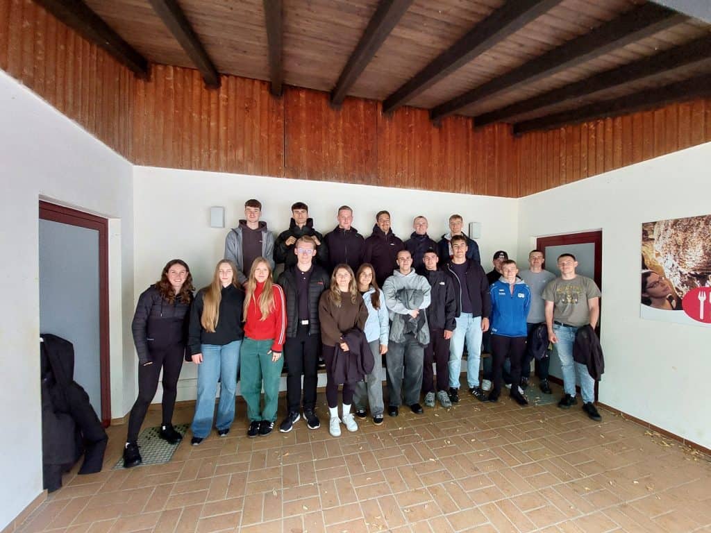 Geographie-Leistungskurs der K1 auf Exkursion in Lenningen und Laichingen