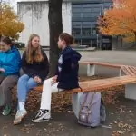 Engagement bei Mitmachen Ehrensache beschert ASG neue Sitzbank für den Schulhof