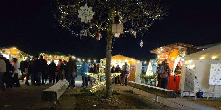 Budenzauber am ASG Laichingen – Abschluss eines besonderen Jahres im Sinne Albert Schweitzers