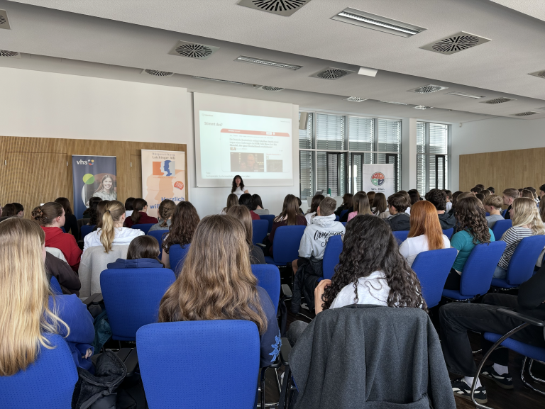 ASG-Schüler*innen zu Besuch beim CORRECTIV-Faktenforum