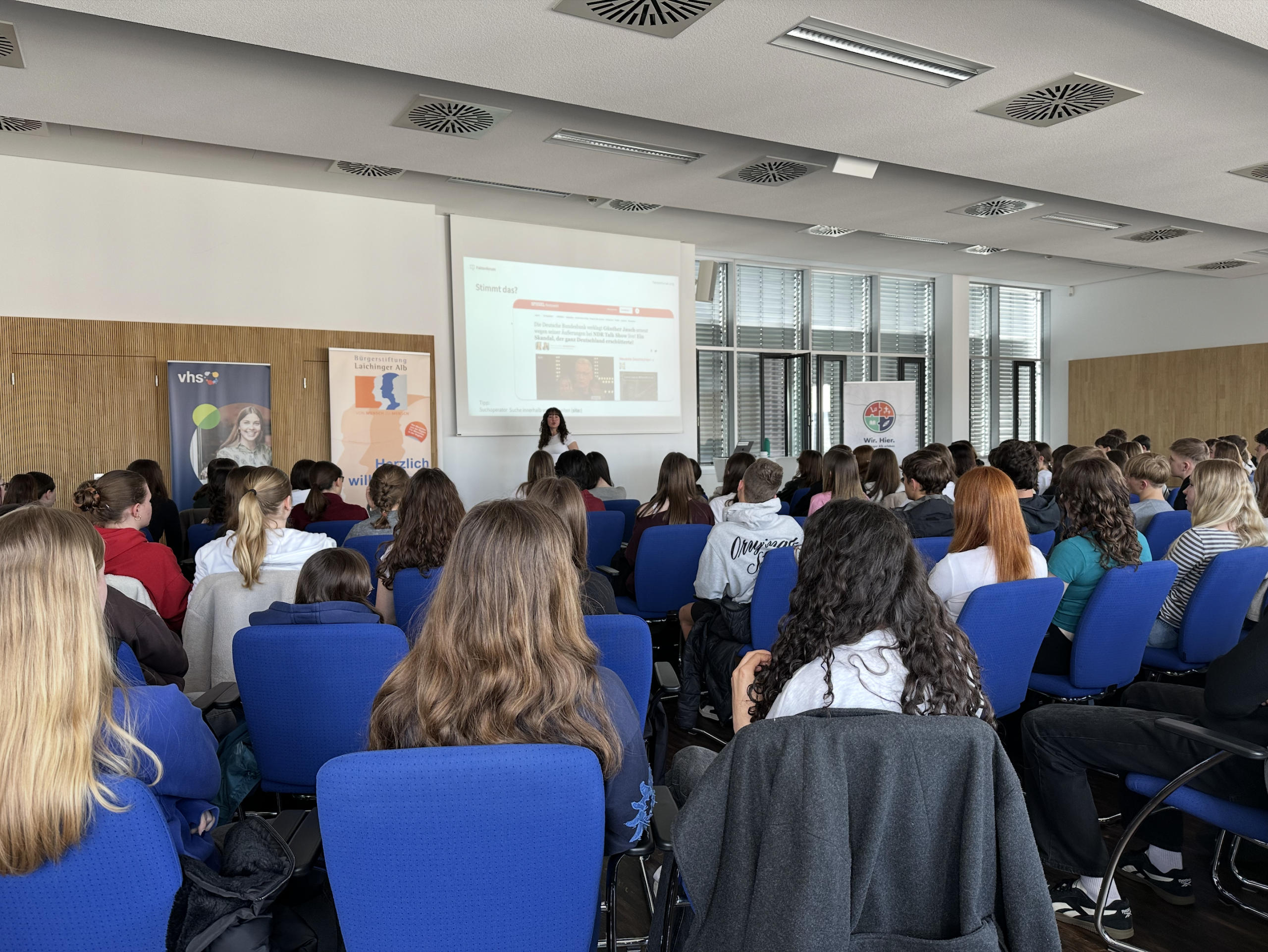 ASG-Schüler*innen zu Besuch beim CORRECTIV-Faktenforum