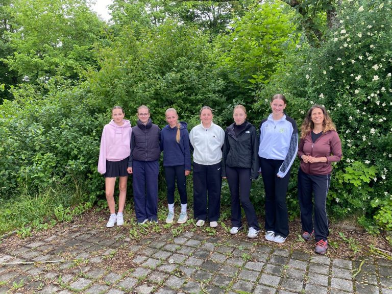 ASG-Schülerinnen des Tennis-Teams für "Jugend trainiert für Olympia"