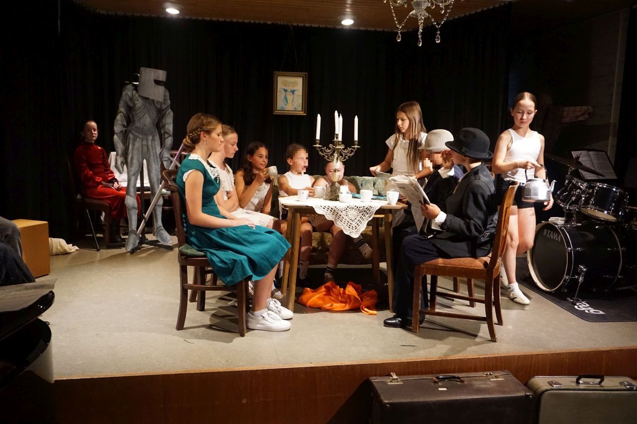 Impressionen des Musicals "Das Gespenst von Canterville" des Unterstufenchors