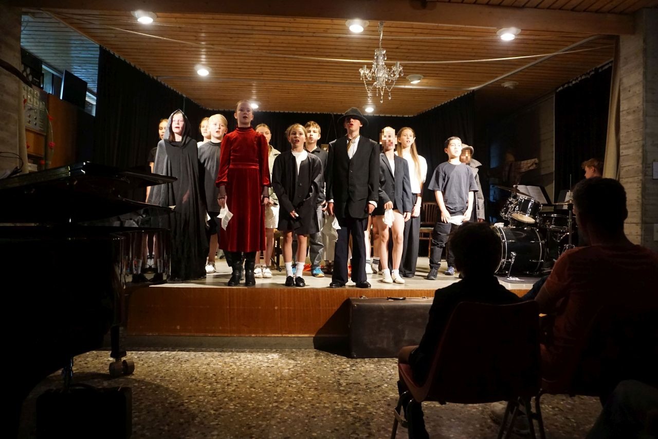 Impressionen des Musicals "Das Gespenst von Canterville" des Unterstufenchors