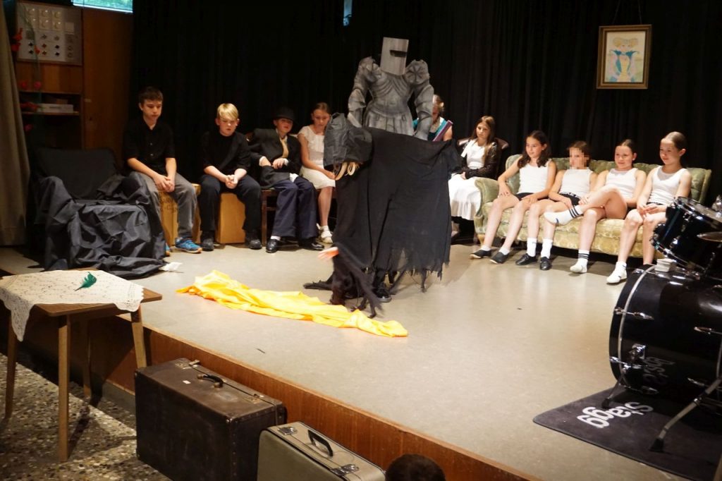 Impressionen des Musicals "Das Gespenst von Canterville" des Unterstufenchors