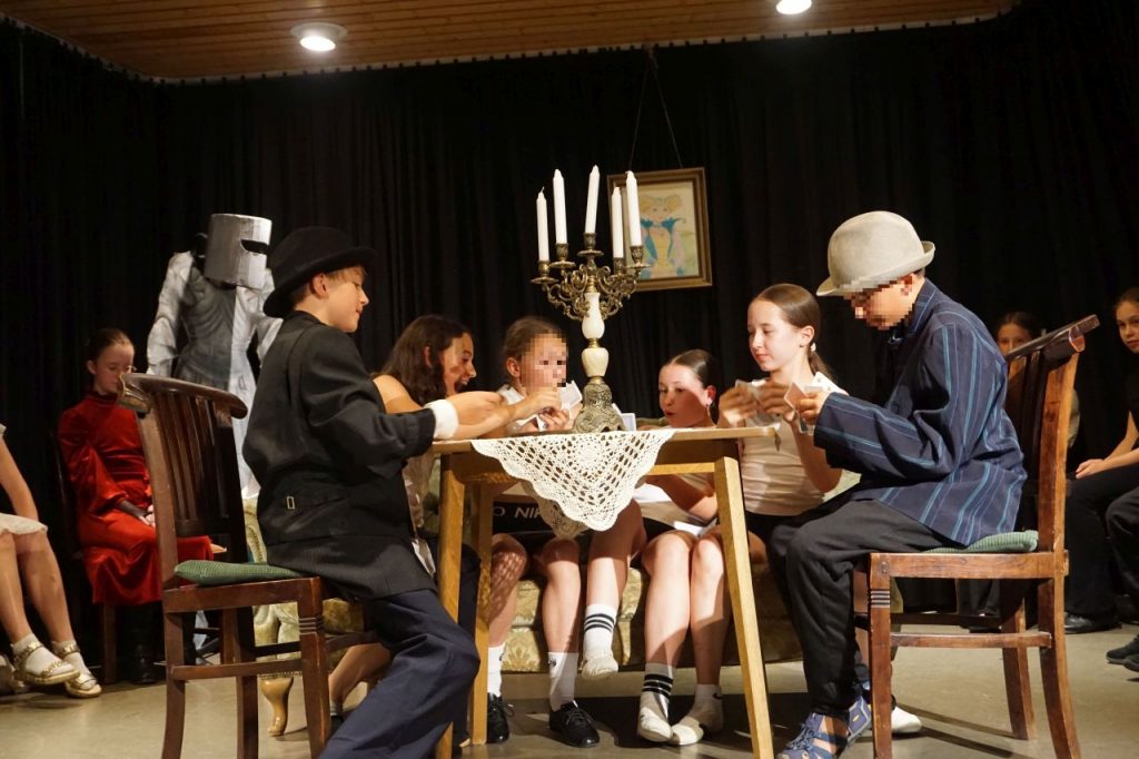 Impressionen des Musicals "Das Gespenst von Canterville" des Unterstufenchors